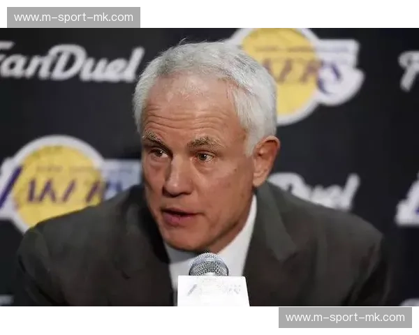 湖人是否该在交易截止日前采取行动 管理层的选择备受关注 湖人是否该在交易截止日前采取行动 管理层的选择备受关注